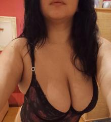 TIERNA Y DULCE MUJER CON CURVAS TE ESPERA