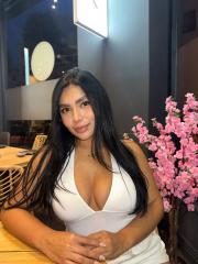 MIA CON GANAS DE PROBAR COSAS NUEVAS TOP