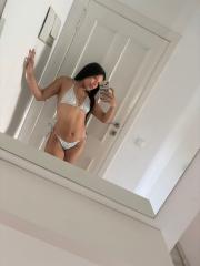 HOLA SOY CANDY UNA JOVENCITA MUY ARDIENTE Y COMPLACIENTE