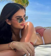 HERMOSA LATINA DISPUESTA COMPLACER TODAS TUS FANTASÍAS