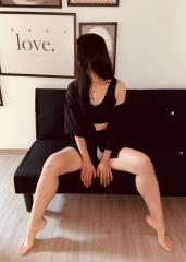 MASAJISTA ORIENTAL MUY BONITA CON MANOS DE SEDA