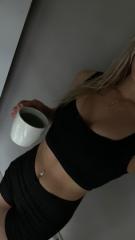 Pequeña rubia esperando conocerte