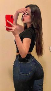 Cloe apretadita de cuerpo bello y tetas naturales