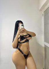 Romina colombiana con cuerpazo de infarto en sagrada familia 🔥