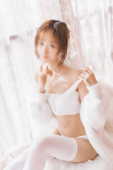 CHICA ASIÁTICA HERMOSA, DULCE Y QUE GOLPEAN TU CORAZÓN