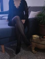 Morena Atractiva Discreta