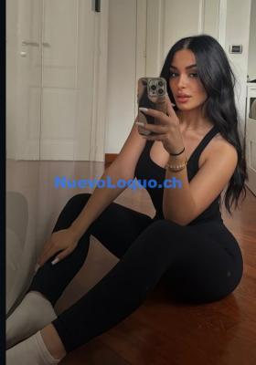  Morena servicial y cariñosa