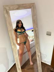 Hermosa morena colombiana con ganas de disfrutar